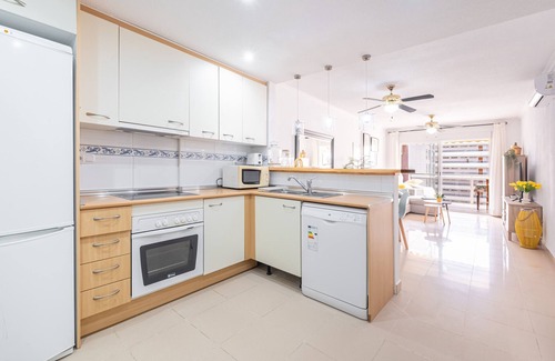 Villajoyosa Apartment | Cozy Cala Esmeralda 6-F Apartment Steps from Playa La Cala