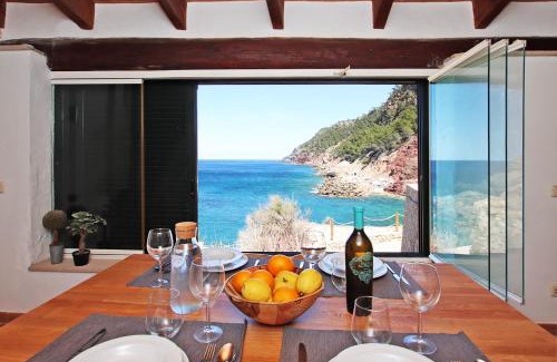 Estellencs House | Enchanting Cala Estellencs Beach House with Ocean Views