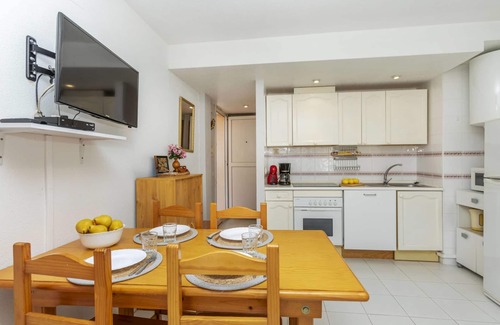 Vinaros Apartment | Inviting Cala Montero: Oceanfront Bliss with Pool & Spa