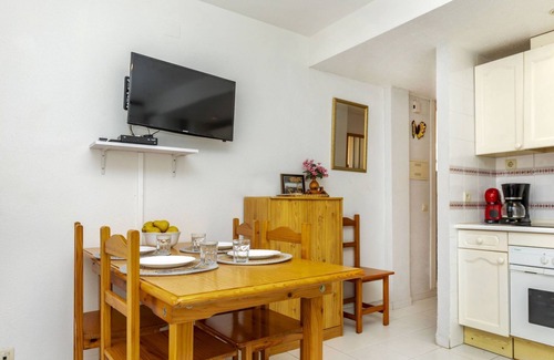 Vinaros Apartment | Inviting Cala Montero: Oceanfront Bliss with Pool & Spa