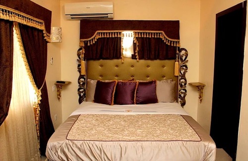 Calabar Hotel | Discover Calabar Harbour Resort SPA: Pool & Spa Retreat
