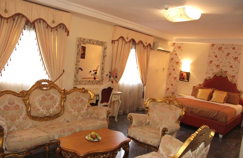 Calabar Hotel | Discover Calabar Harbour Resort SPA: Pool & Spa Retreat