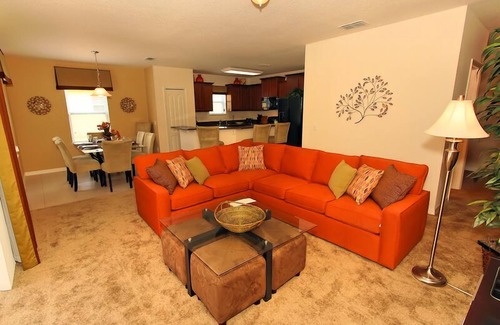 Calabria House | Discover Westside: 10 Min to Disney with Private Pool