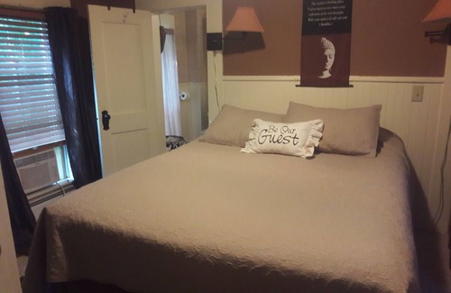 Calais Bed & Breakfast | Guest Rated: Calais Crossing B&B with Family-Friendly Amenities