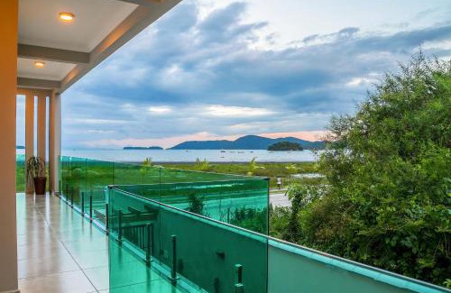 Jabaquara Apartment | Eco-Friendly Calamar Flats Paraty with Oceanfront Pool