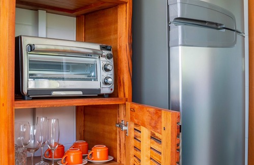 Jabaquara Apartment | Beautiful Oceanfront Calamar Flats with Pool & Family Amenities