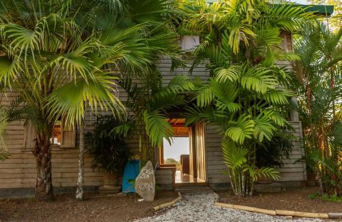 Manzanillo Hotel | Exceptional Calamocha Lodge: Pet Friendly & Family-Oriented
