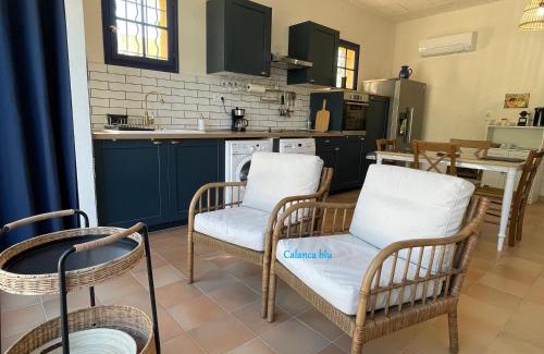 Cuges-les-Pins Apartment | Calanca Blu: Grand Apartment with Pool & Ocean View