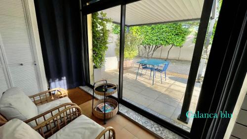 Cuges-les-Pins Apartment | Calanca Blu: Grand Apartment with Pool & Ocean View