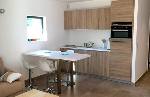 Bandol Apartment | Guest Rated 10/10: Calanques T2 with Oceanfront Amenities