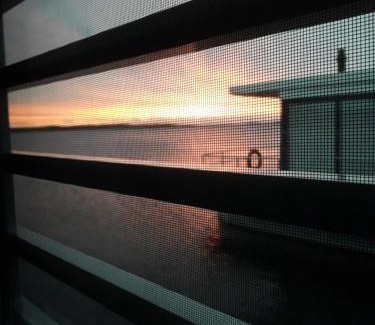 Mucheln Apartment | Oceanfront Oasis - Calanthe DAS HAUSBOOT with 9.3 Rating
