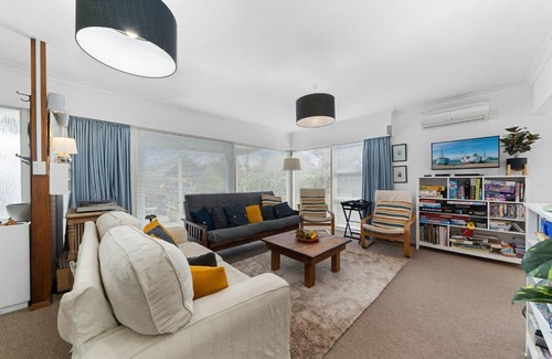Waikanae House | Relax at Calapso Cottage - Family-Friendly Beach Getaway