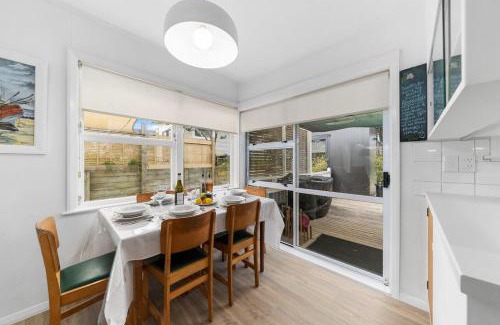Waikanae House | Relax at Calapso Cottage - Family-Friendly Beach Getaway