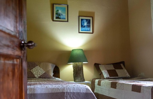 Toro Amarillo Cabin | Inviting Las Calas Lodge: Rated 8/10 for Comfort