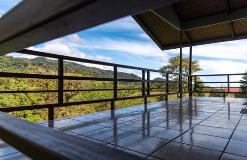Toro Amarillo Cabin | Inviting Las Calas Lodge: Rated 8/10 for Comfort