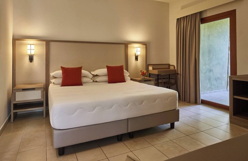 Geremeas Hotel | Relax at Calaserena Resort with Pool & Ocean View