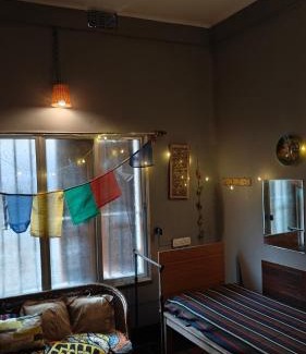 Bhowanipore House | Budget-Friendly Calcutta Backpackers Homestay with Ocean View
