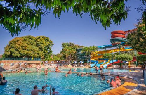 Centro Apartment | Unwind at Caldas Novas: Family-Friendly Fun Awaits!
