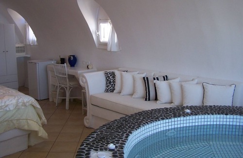 Megalochori Villa | Discover Caldera View Private Villa with Pool and Spa