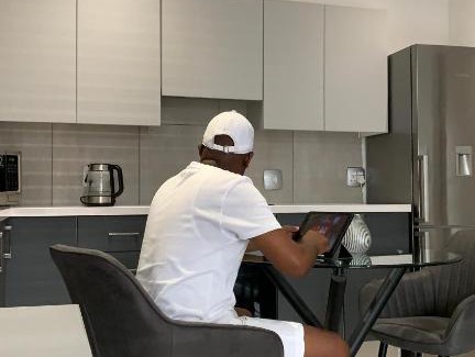 Menlo Park Apartment | Elegant CALDESMO Apartment - 4-Star Guest Favorite