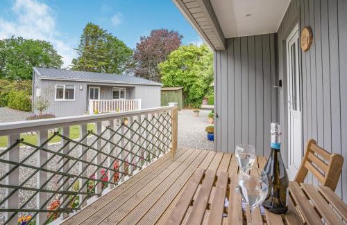 Jameston House | Inviting Caldey Lodge Bier Wood Lodges: Pet-Friendly Retreat