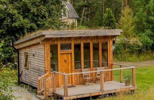 Cannich Ski Chalet | Pet-Friendly Caledonian Glamping: Rated 9/10 by Guests