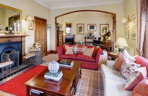 Ardgay Villa | Elegant Caledonian Lodge: Seven Bedroom Castle Retreat
