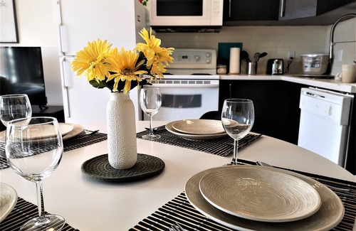 Tuscany Apartment | Stylish 2BR Downtown Calgary with Family-Friendly Amenities