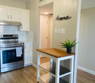 Connaught Apartment | Calgary Beltline - a stylish condo stay!