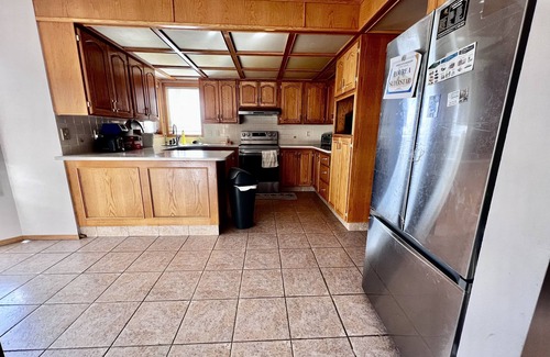 Hawkwood House | Comfortable Stay at Calgary Hawkwood with Family Amenities