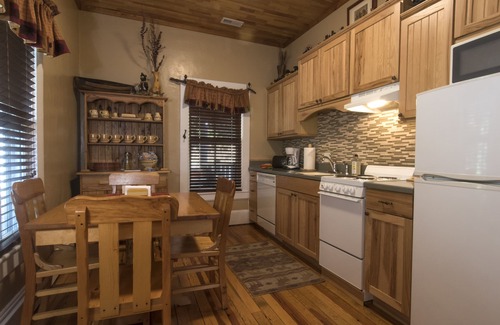 Bryson City Bed & Breakfast | Discover Calhoun House Inn & Suites: 9.6/10 Guest Rated