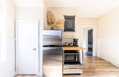 Shiloh House | Serene Cali Coast Retreat with Ocean View & Family Amenities