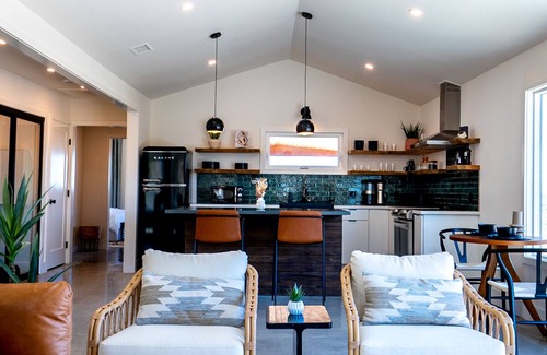 Yucca Valley House | Calico Landing: Poolside Paradise with Spa & Ocean Views