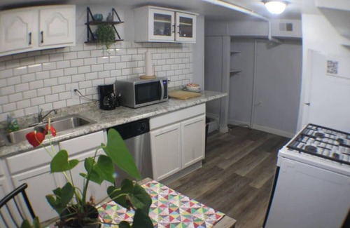 Marshall-Shadeland Apartment | Modern 1BR California Ave Quarters with Great Amenities