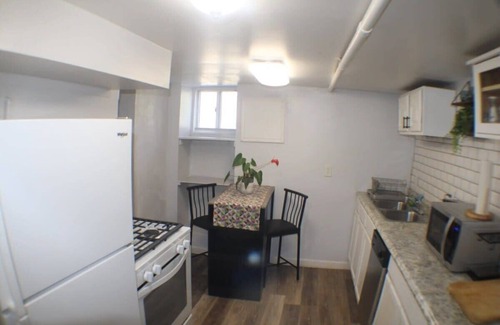 Marshall-Shadeland Apartment | Modern 1BR California Ave Quarters with Great Amenities