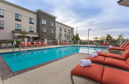 Poway House | CALIFORNIA COMFORT IN THE POWAY BUSINESS PARK