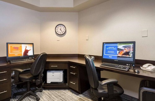 Poway House | CALIFORNIA COMFORT IN THE POWAY BUSINESS PARK