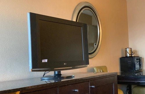 Calipatria Hotel | Comfortable Stay at Calipatria Inn with Spa & Breakfast