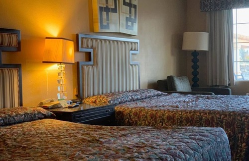 Calipatria Hotel | Comfortable Stay at Calipatria Inn with Spa & Breakfast
