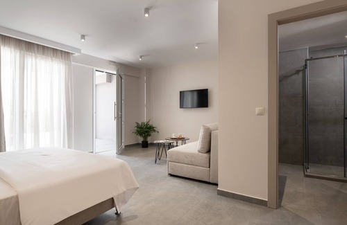Kalivia Poliyirou Hotel | Discover Calives Premium Stay: Family-Friendly Getaway