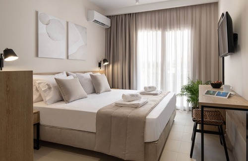 Kalivia Poliyirou Hotel | Discover Calives Premium Stay: Family-Friendly Getaway