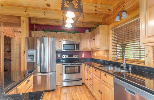 Maggie Valley Cabin | Call of the Wild Retreat-2 side-by-side cabins/Hot Tubs/Fire Pits/Pool Table