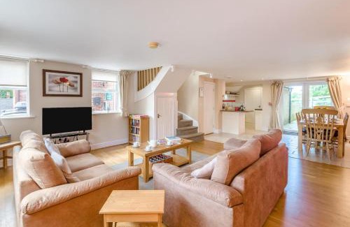 Sledmere House | Pet-Friendly Retreat at Call Out Cottage for Families