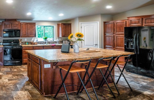 Ashland Cabin | Experience Comfort at Callahan's Mountain Lodge with Spa & Pool
