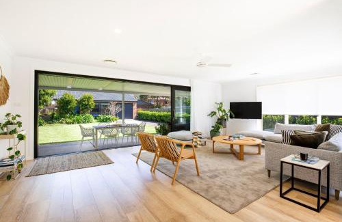 Callala Beach House | Inviting Callala Dreams - Steps from the Beach with Hot Tub