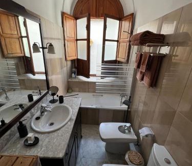 Jewish Quarter Apartment | Discover Calle de la Convalecencia: Pet & Child Friendly Stay