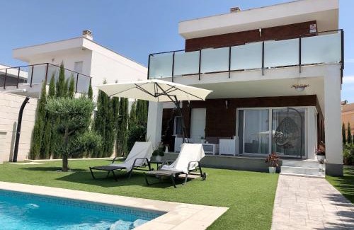 Puerto Marino Villa | Elegant Oceanfront Villa with Pool at Calle Malta 19