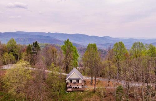 Apple Ridge House | Family-Friendly Retreat at Calling Me Home Hotel
