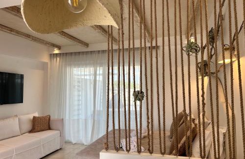 Paralia Dionysiou Apartment | Cozy Calliopes by the Sea: Pet-Friendly Oceanfront Suites