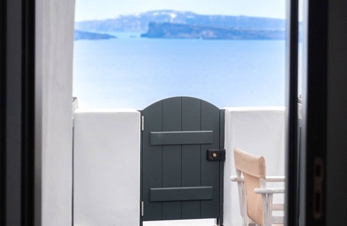 Oia House | Exquisite Callista Villa with Private Pool & Spa Amenities